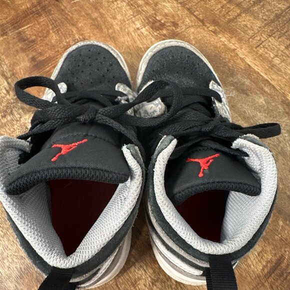 Nike Air Jordan 1 Mid SE - Picture 4 of 9